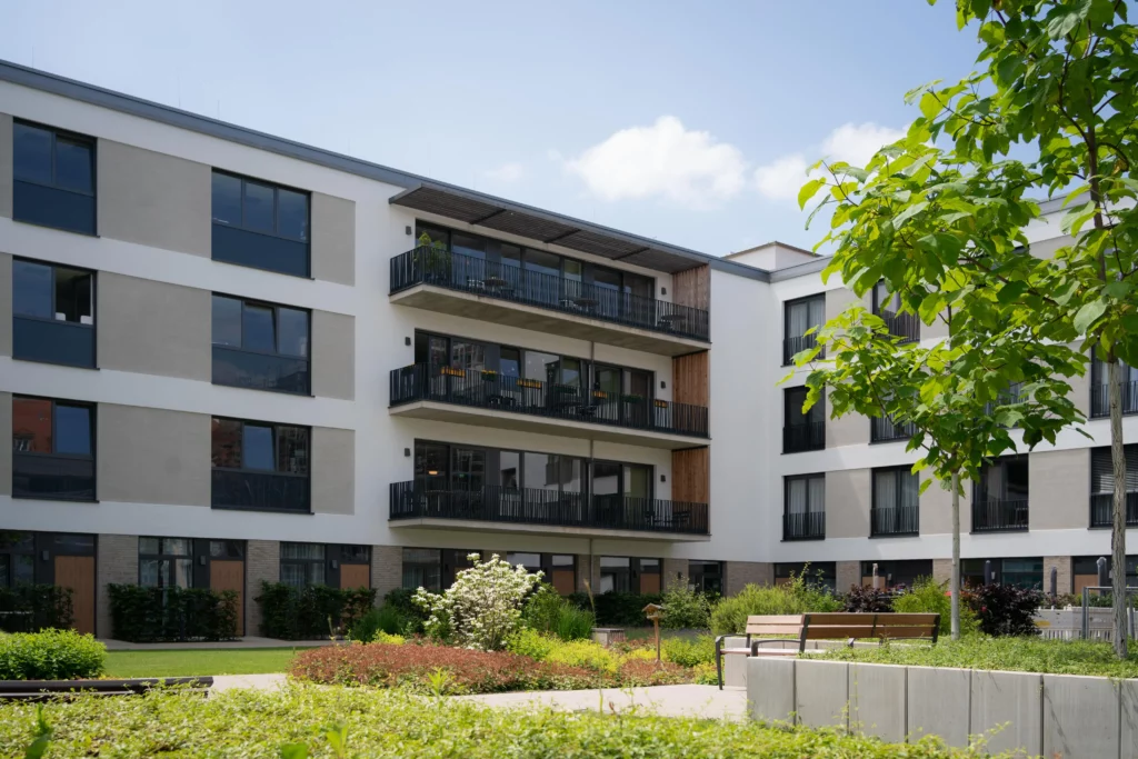 Balkone im Wohnheim mit Innenhof